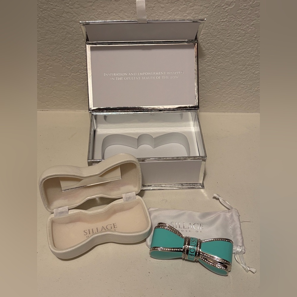 House of Sillage Limited Edition Bow Lipstick Case - Teal